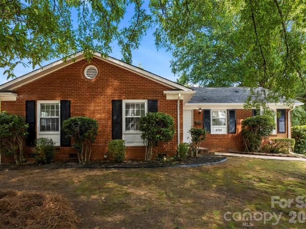 4700 Woodway Place, Charlotte, NC 28208