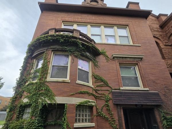2214 W Washington Boulevard, Chicago, IL 60612