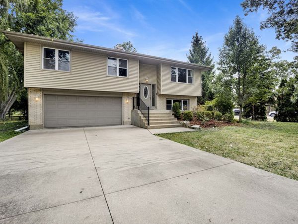 1S705 Eisenhower Road, Oakbrook Terrace, IL 60181