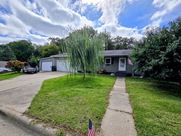 2009 N 10th Street, Clinton, IA 52732