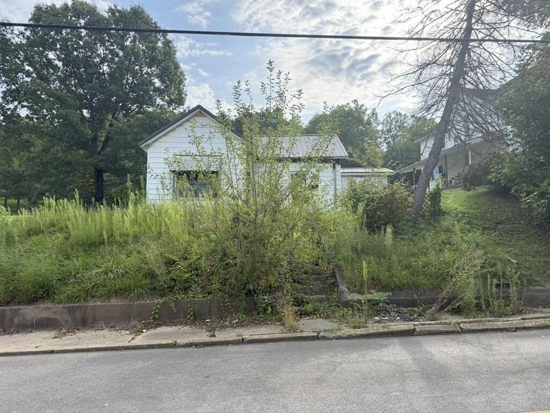 310 S State Street , Crooksville, OH 43731 Photo 1