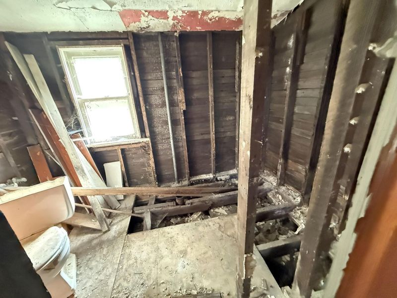 310 S State Street , Crooksville, OH 43731 Photo 13