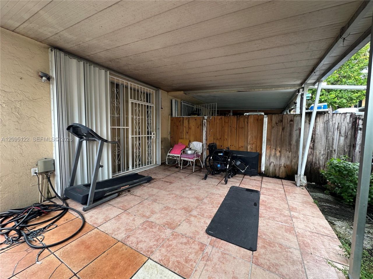 1103 W 39th Ter, Unit 20, Hialeah, FL 33012 Photo