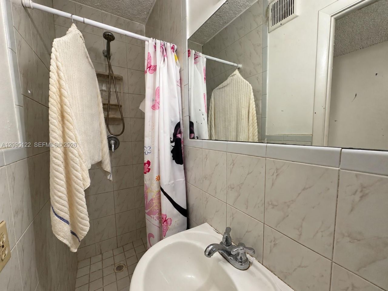 1103 W 39th Ter, Unit 20, Hialeah, FL 33012 Photo