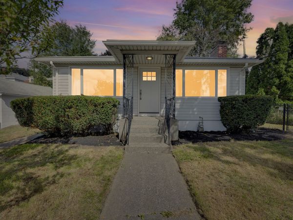 79 Chilmark St, Worcester, MA 01604