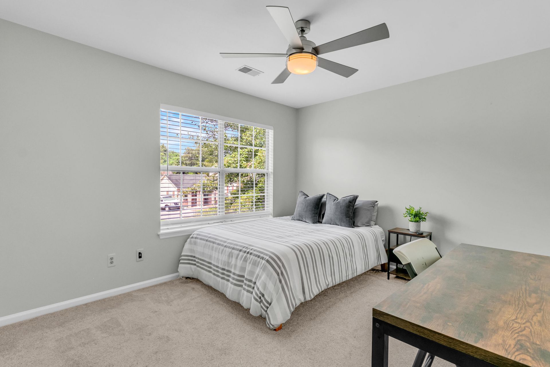 42 Woodleaf Court Photo 32