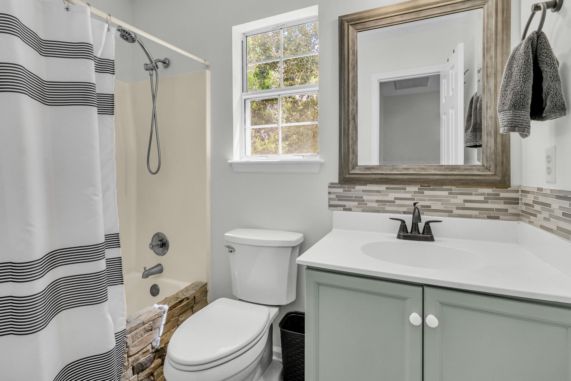 42 Woodleaf Court Photo 39