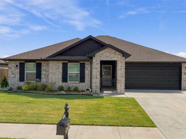2704 W Brook Street , Claremore, OK 74017