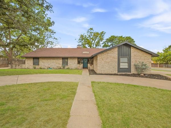 1190 N Charlotte Avenue, Stephenville, TX 76401