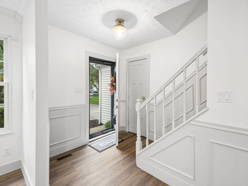 5925 Muncie Court , Dublin, OH 43017 Photo 6