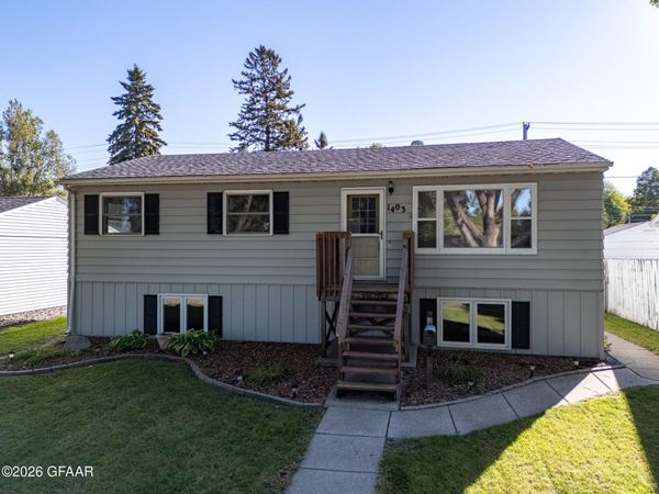 1403 S 19TH Street, Grand Forks, ND 58201