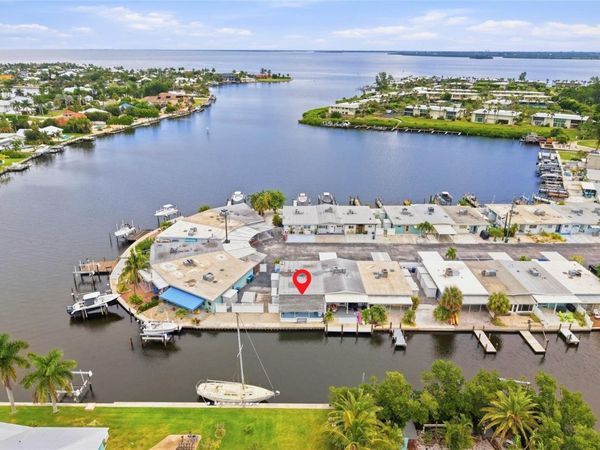 28 SEASIDE COURT , HOLMES BEACH, FL 34217