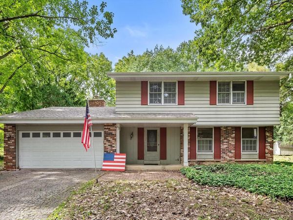 N10W27463 Rolling Ridge COURT, Waukesha, WI 53188