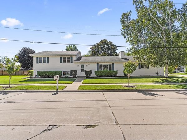 1901 E BLUEBIRD LANE, Appleton, WI 54915