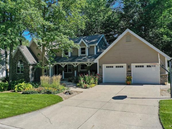 2085 CRESTWOOD SPRINGS DRIVE, Green Bay, WI 54304