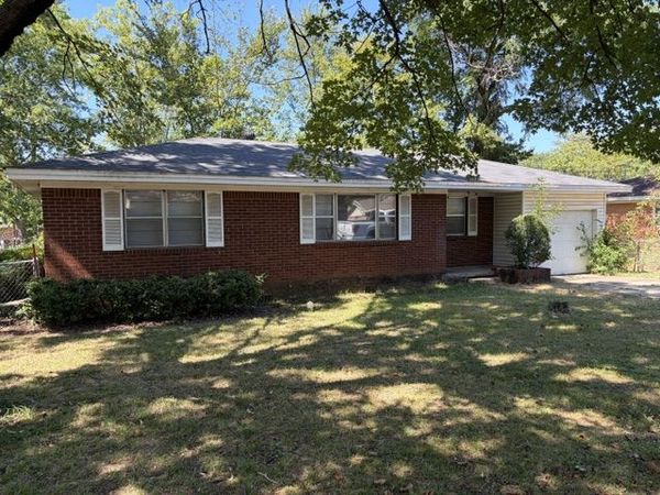 1414 S Boston Place, Russellville, AR 72801