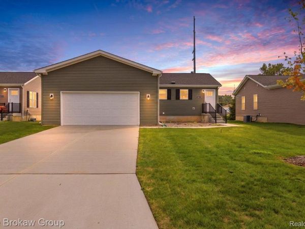 4426 Maple Leaf Trail, Flint, Mi 48506