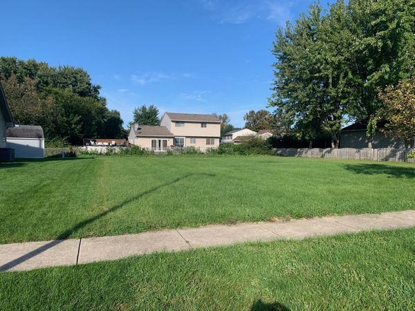 84 W Lynn Street, South Elgin, IL 60177