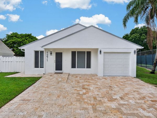 1271 SW 85TH Terrace, Pembroke Pines, FL 33025