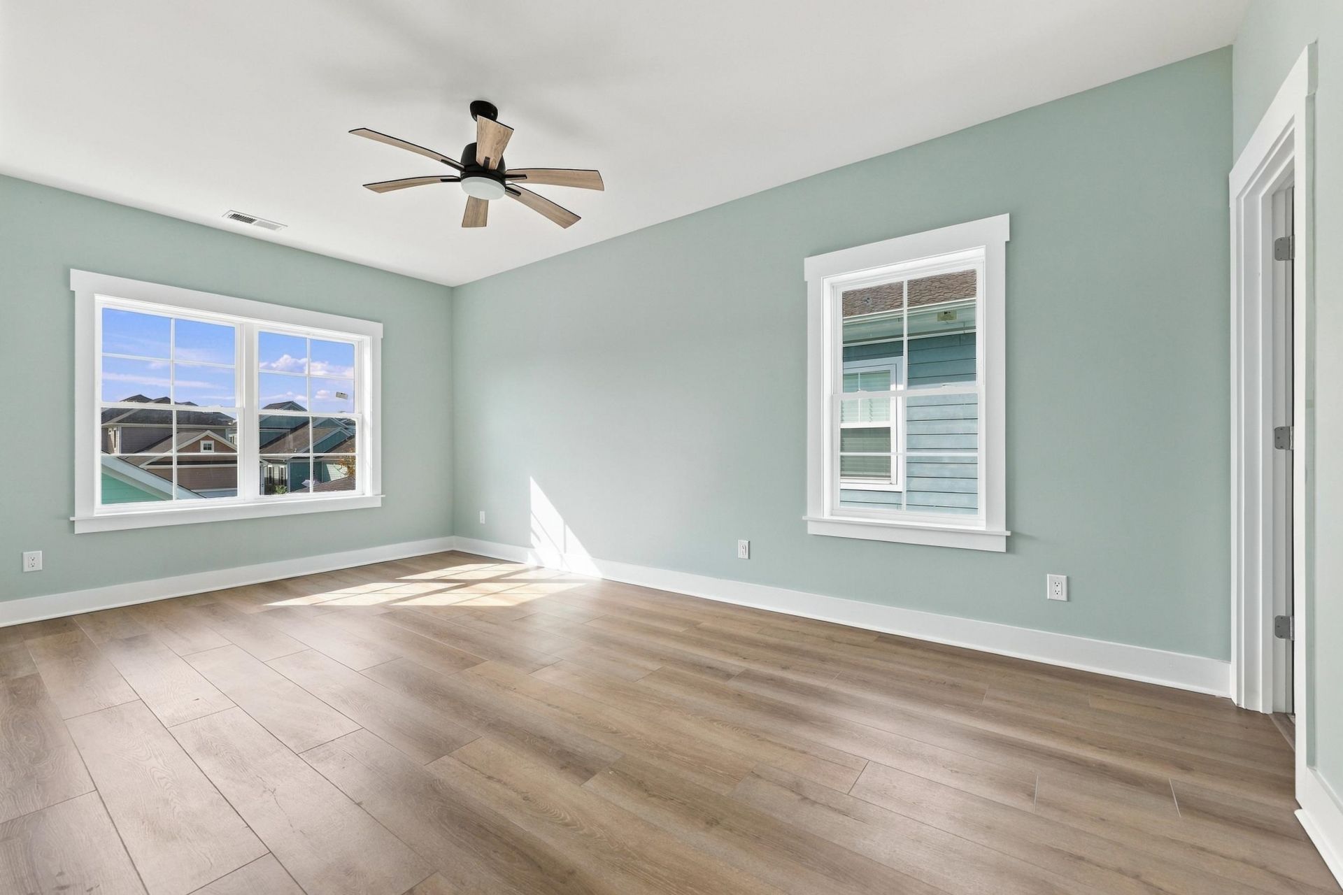 868 Crystal Water Way Photo 35