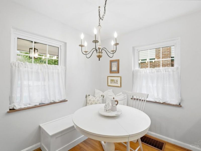 6989 Cambridge Avenue, Mariemont, OH 45227 Photo 9