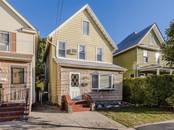 88 Searing Avenue , Mineola, NY 11501