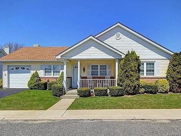 Oakdale, NY 11769