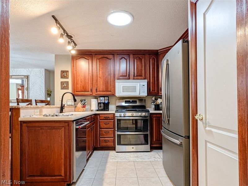 1202 Saint Abigail Street SW, Hartville, OH 44632 Photo 12