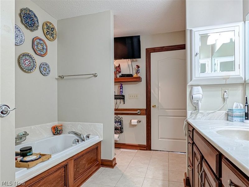 1202 Saint Abigail Street SW, Hartville, OH 44632 Photo 19
