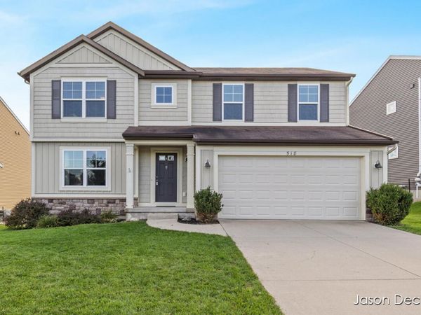 518 Orchard Drive NE, Rockford, MI 49341
