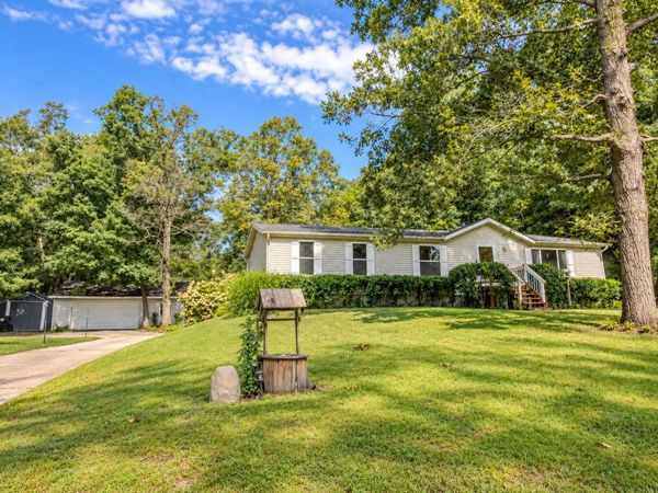 5816 E 1042 N , DeMotte, IN 46310