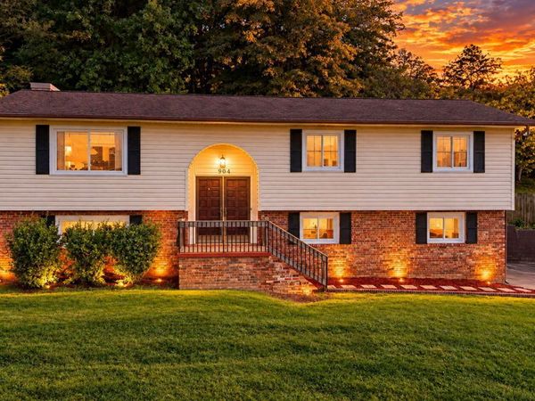 904 South Sherbrooke Circle, Mount Carmel, TN 37645