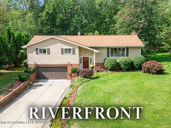 1220 Sandhill Drive, DeWitt, MI 48820