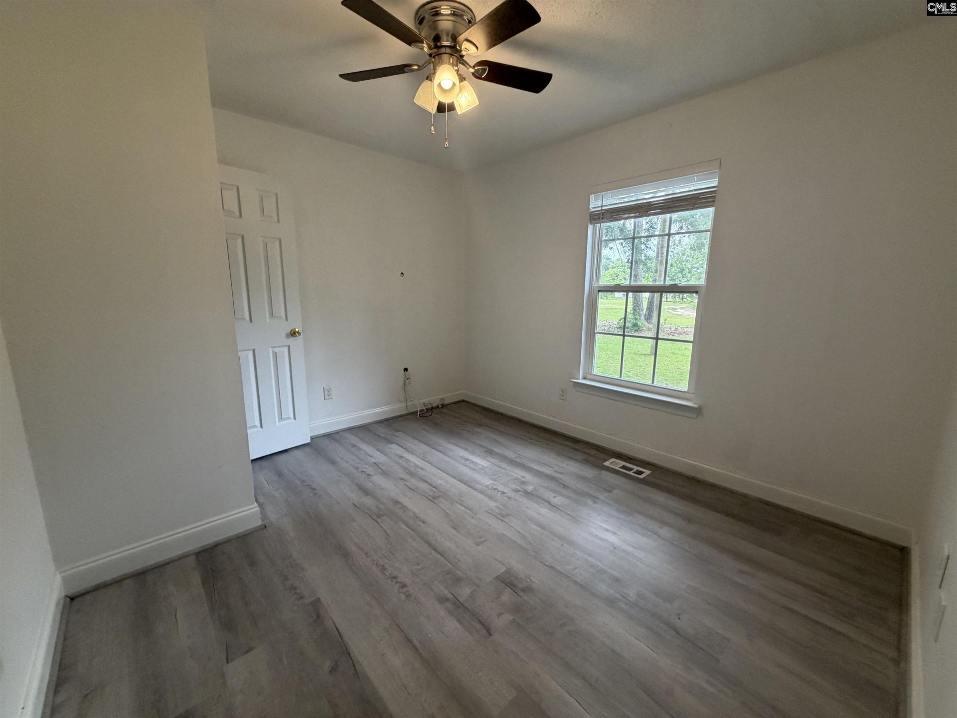 1001 Highway 21  Photo 7