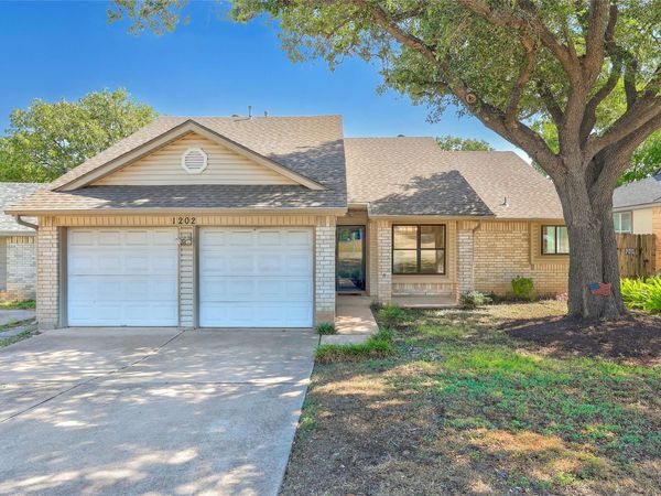 1202 Ivybridge DR, Pflugerville, TX 78660