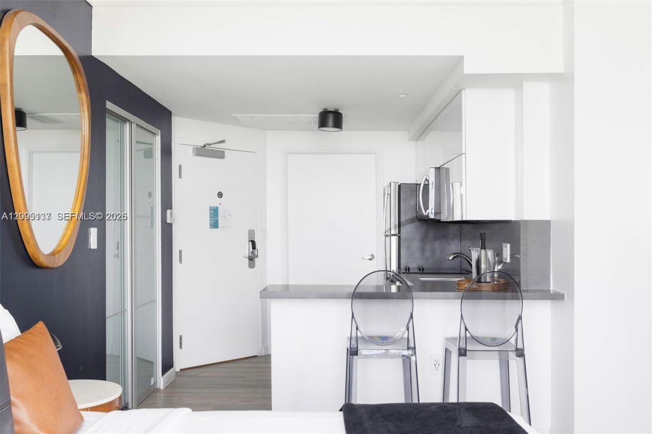 2889 Mcfarlane Rd , Unit 1512, Miami, FL 33133 Photo