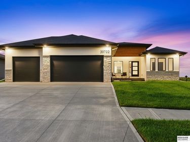 20702 Vernon Avenue, Elkhorn, NE 68022