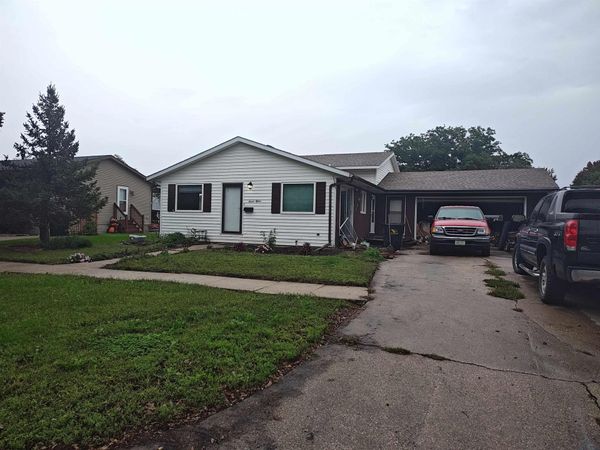 715 12th St, Onawa, IA 51040