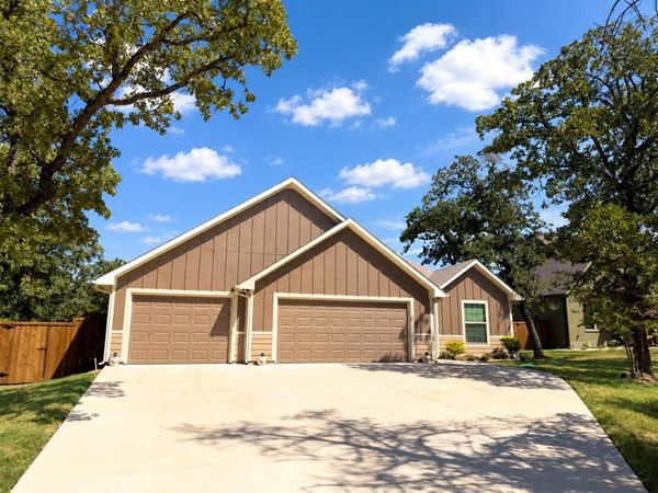 214 Colt Drive, Lake Kiowa, TX 76240