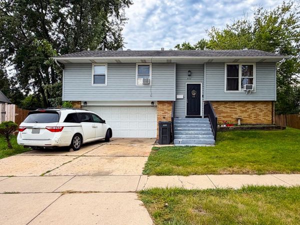 953 Miller Avenue, Streamwood, IL 60107