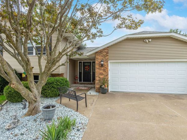 506 47th Avenue , East Moline, IL 61244