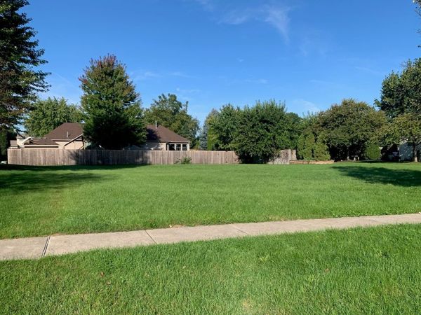 70 E Lynn Street, South Elgin, IL 60177