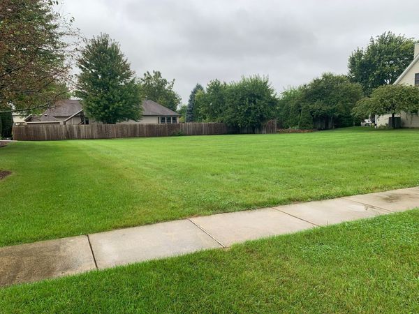 70 E Lynn Street, South Elgin, IL 60177