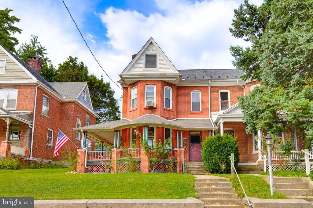 334 E MARKET STREET, MARIETTA, PA 17547