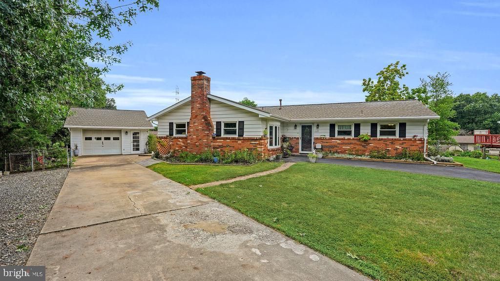 1115 S Dickenson Avenue, Sterling, VA 20164 Main Photo