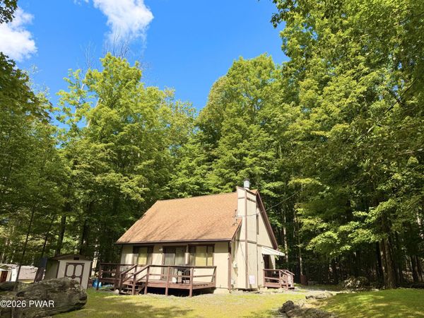 27 Oak Drive, Hawley, PA 18428