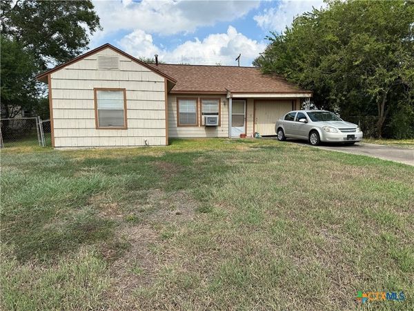 121 Lubbock Street , Point Comfort, TX 77979