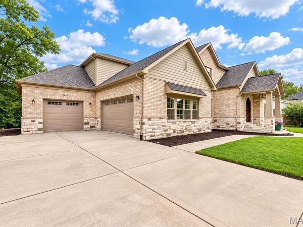 9 Bon Price Lane, Olivette, MO 63132