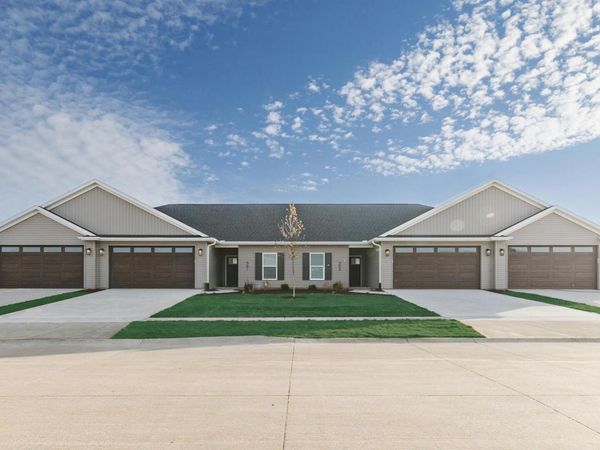 361 E Donahue Street , Eldridge, IA 52748