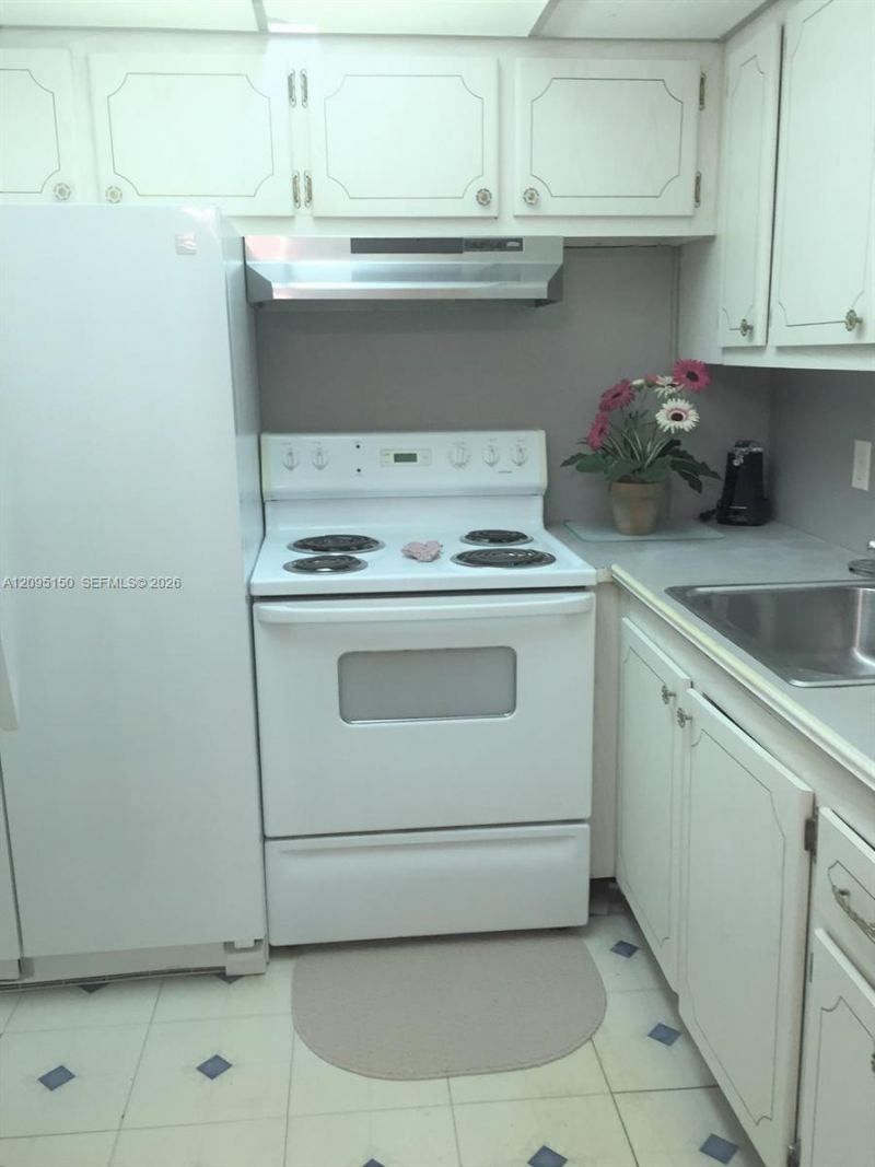 107 Canterbury E , Unit 107, West Palm Beach, FL 33417 Photo